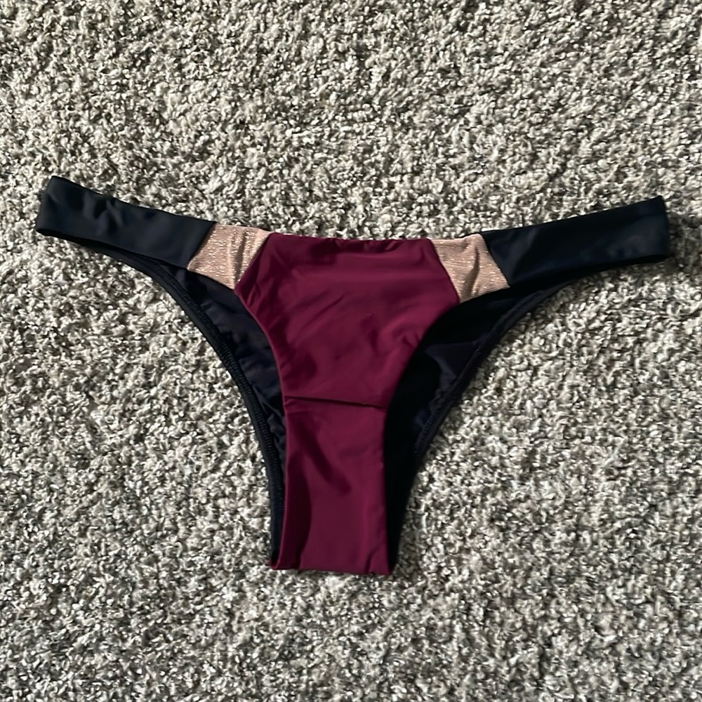 NWT PilyQ Vino Color Block Teeny Cheeky CoverageBikini Bottom.  Size Medium.